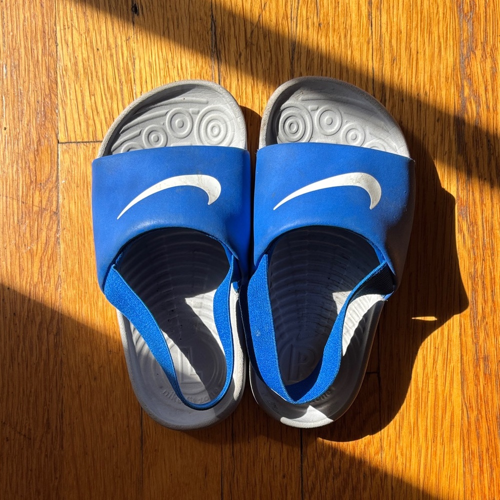 Nike Kids Kawa Slides in Blue/Gray